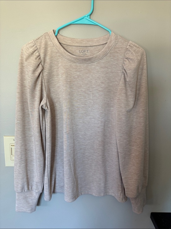 LOFT Tops - LOFT Light Taupe Puff Shoulder Long Sleeve Top
